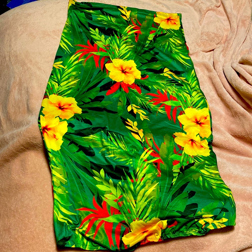 Tropical midi dress prefect for the beach
